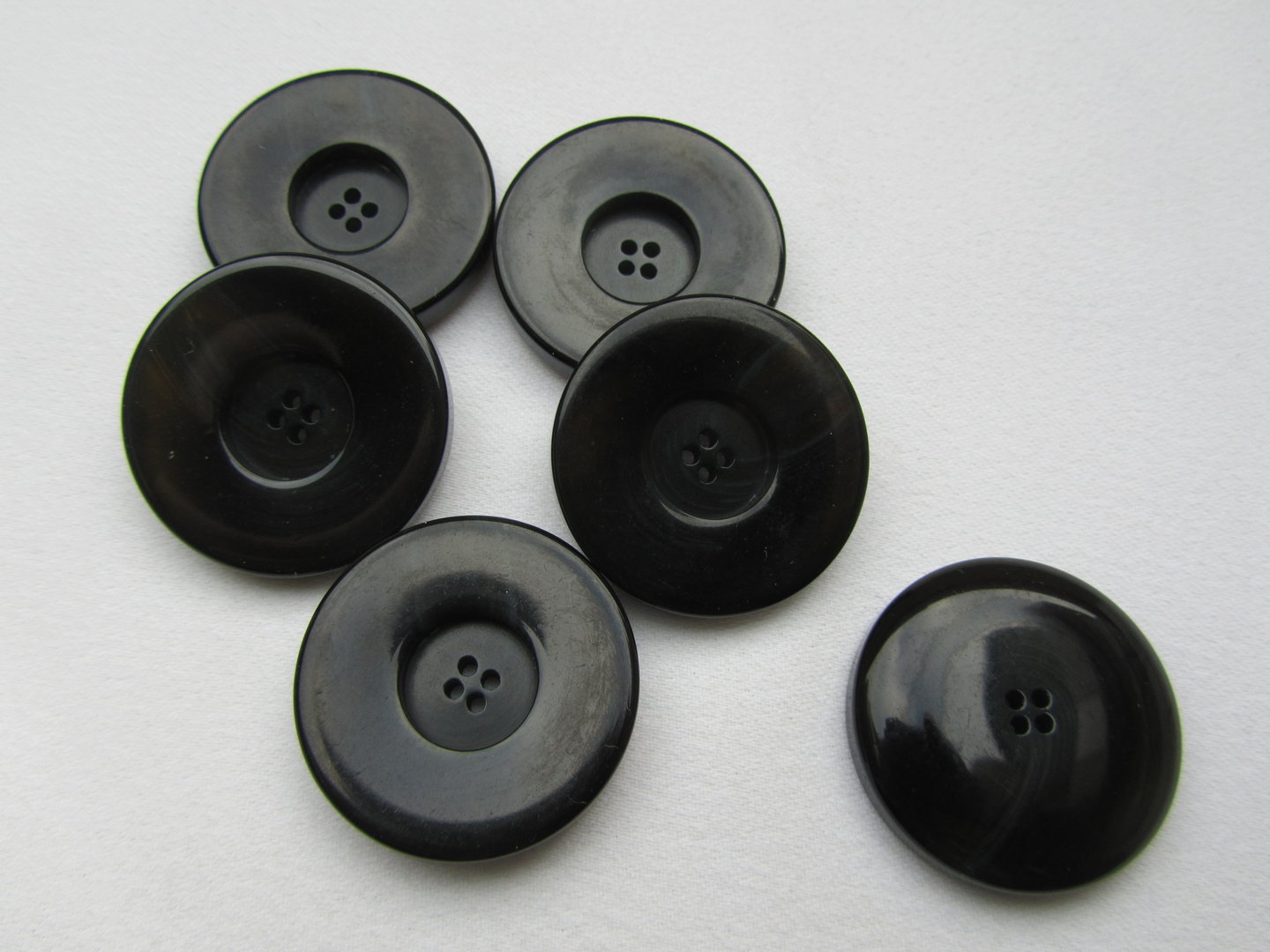 Mantel Knopf  schwarz mit Rand 30mm 2.30 EUR//Stück